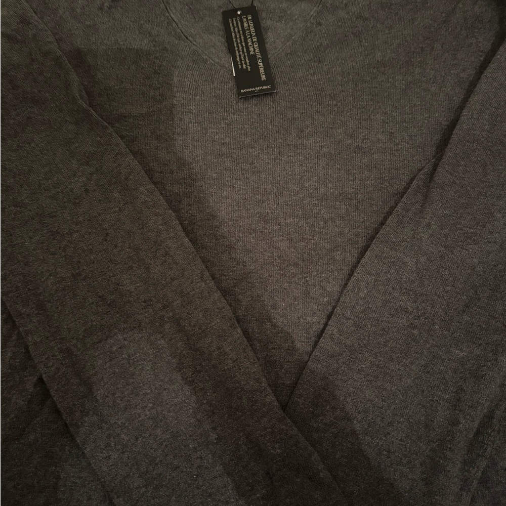Banana Republic Premium Luxe Yarn V-Neck Gray Sweater NWT Large